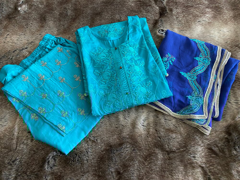Turquoise/blue suit