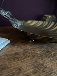 Image 6 of Grand vide poche en forme de coquillage, laiton ouvragé, fin XIXeme siècle 