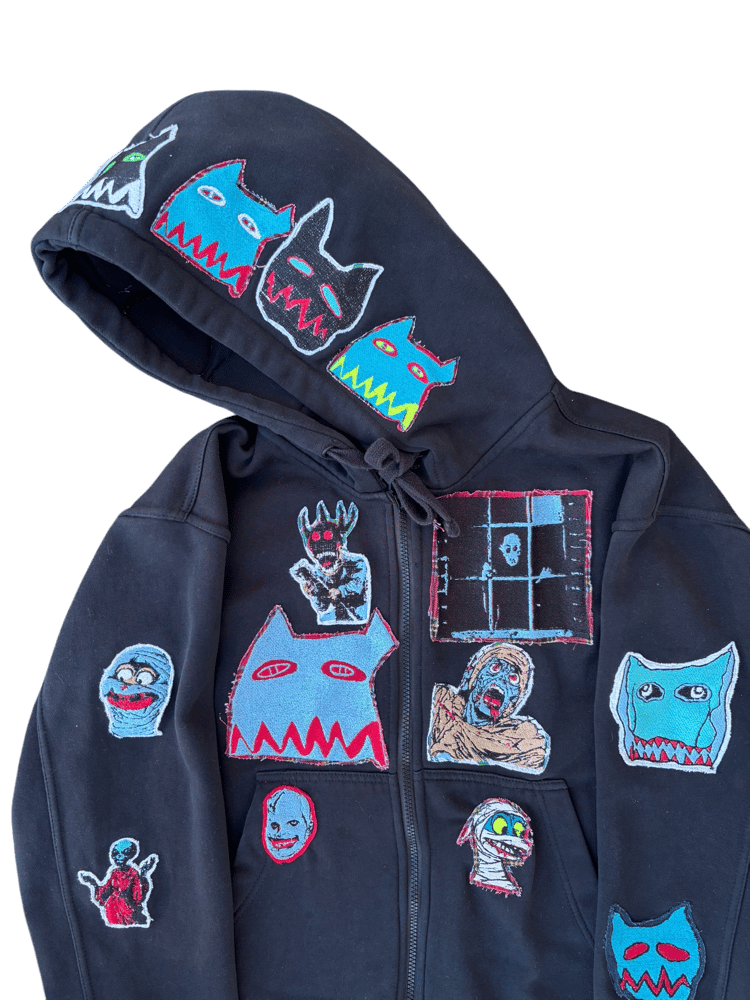 Blue Moon [M] Image 4