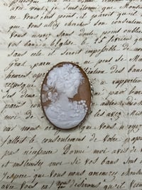 Image 1 of Superbe et grand camée en argent massif et coquillage, années 40-50