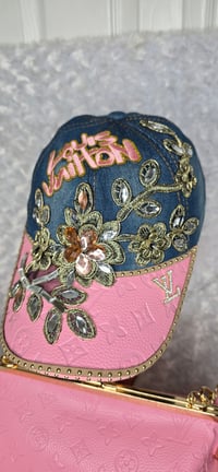 Image 2 of 13 Pink large kiss lock w/ hat
