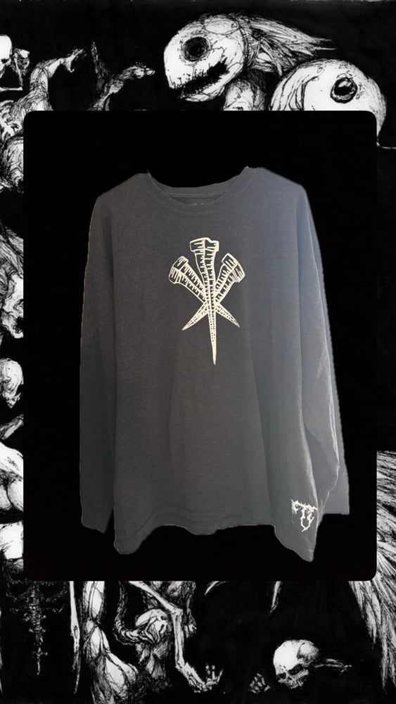 Image of 𝔍𝔲𝔰𝔱 𝔑𝔞𝔦𝔩𝔰 (Grey longsleeve)