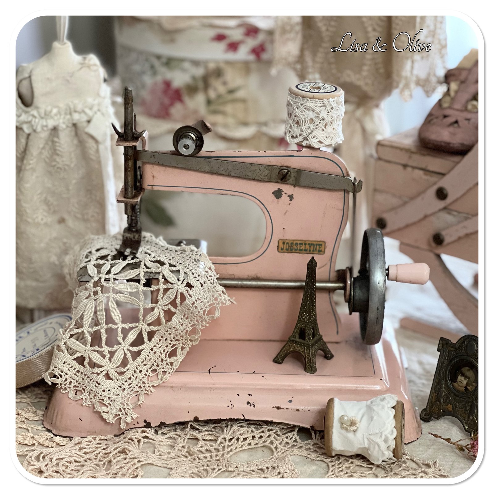 vintage french pink toy sewing machine | Lisaandolive