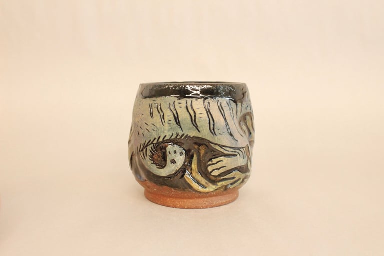 Short thylacine cup Image 2