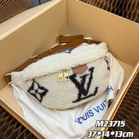 Image 13 of Bum bags (click to browse)