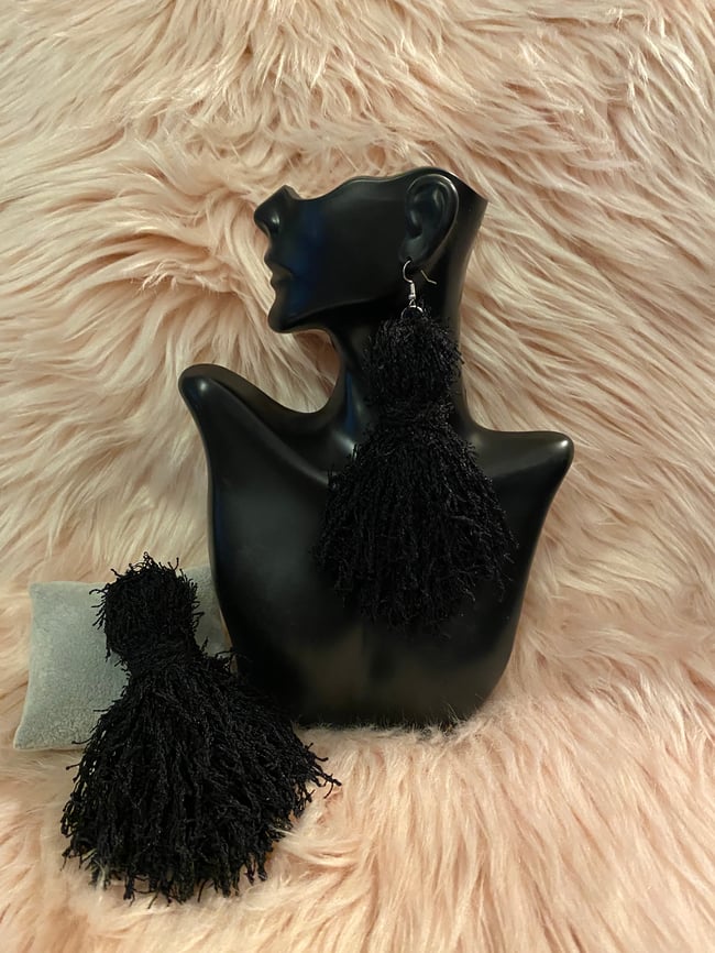 Short Tassel Earrings Solid ( Frenzy) 