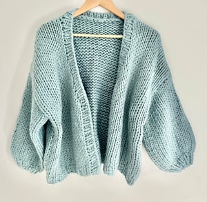 Image of Päradiso Hand Knitted Cropped Cardigan - Ocean Blue