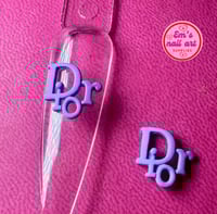 D-logo in purple 