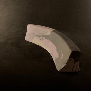 Image of Wired Ramps Curved Barrier (Dark Grey, White and Light Purple)