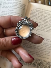 Image 2 of Broche porte-photo, XIXème siècle en argent massif, chérubins