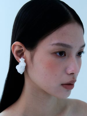 Image of LOWOOL - White Dew Earcuff