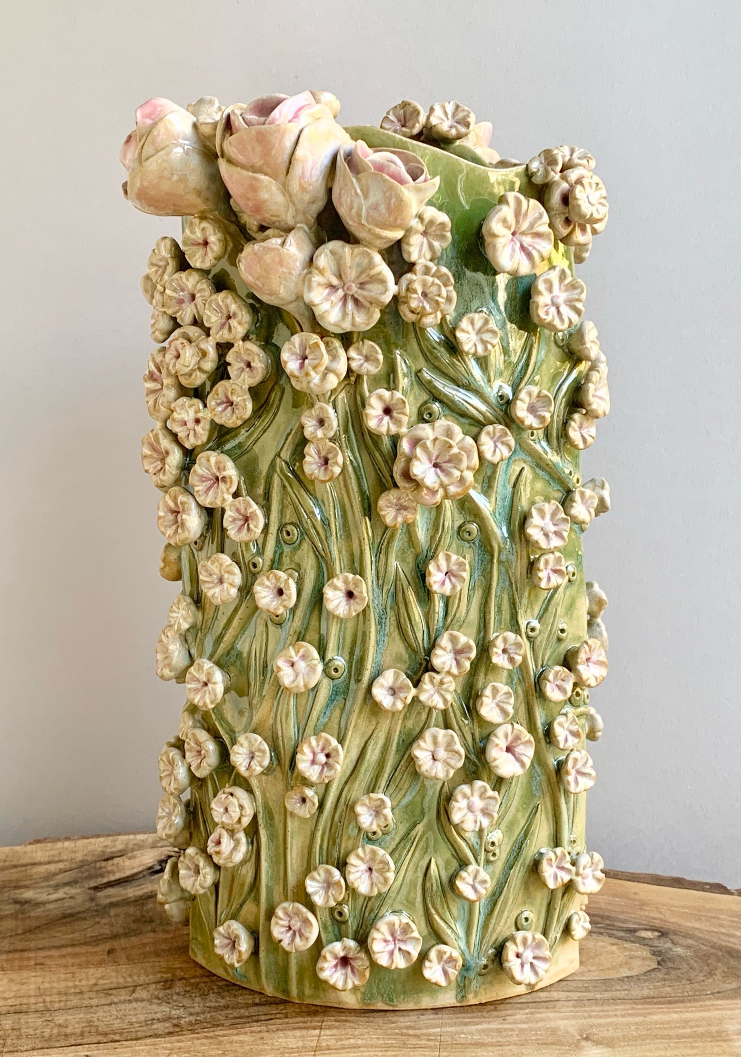 Image of Trailing Ivy Daisies and Roses 