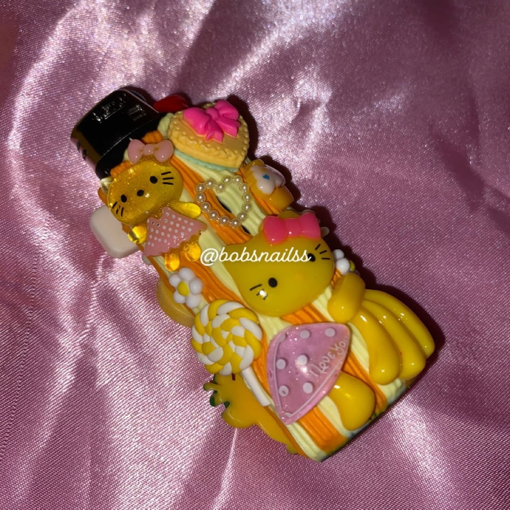 Image of 💛⭐️🐝🍯🎀✨ Yellow Deco Black Lighter