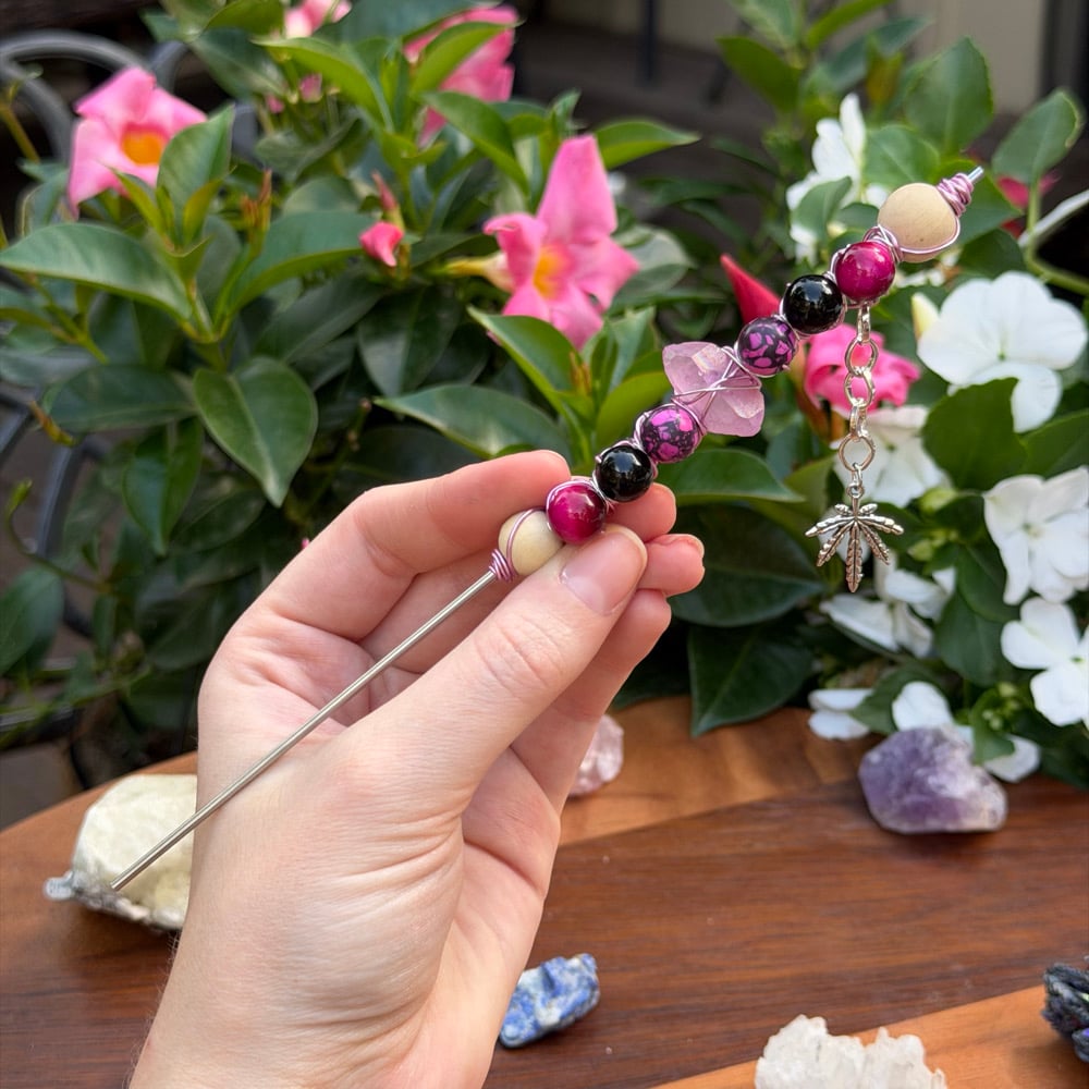 Image of magenta obsidian bowl poker