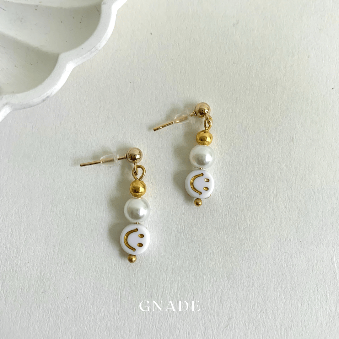 Smiley Pearl Earrings 