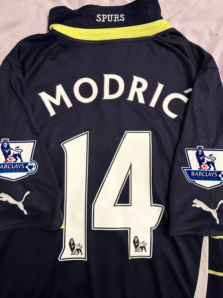 Image of Tottenham Hotspur “MODRIĆ 14” 2010/11 Third Shirt + PL patches (XL)