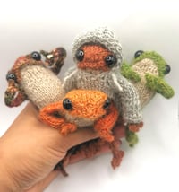 Image 3 of Frog on swing 1