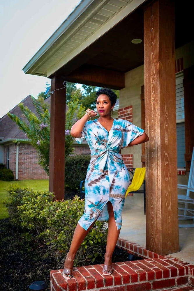 Image of Tie Dye V-Nevk w/Knot Detail & Front Slit