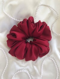 Image 7 of SCRUNCHIE OVERSIZED WINE/WINO