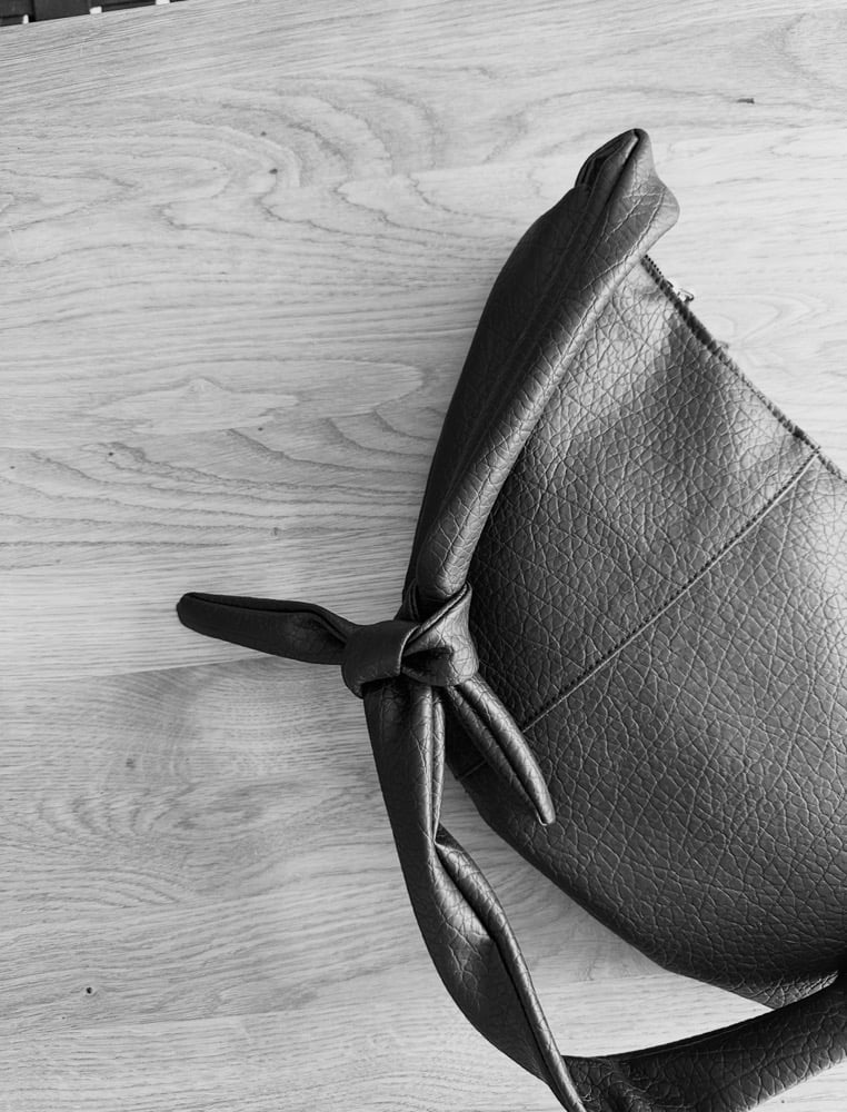 Image of AZ Silvia Black