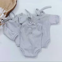 Image 7 of Photoshooting newborn boys bodysuit Robbie| light gray