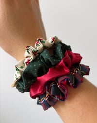 Image 3 of 4-pack mini scrunchies