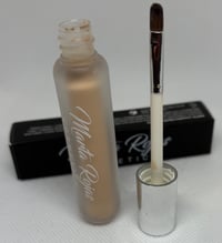 Image 1 of brush Concelear medium coverage M110