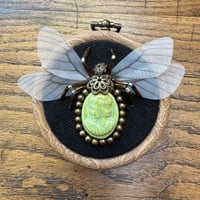 Image 4 of Cameo bee (c, 2.5 inches)