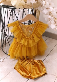 Image 1 of Photo prop | Sitter baby set | Iris set 9-12 months | honey yellow