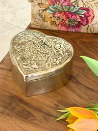 Image 1 of Boîte cœur en laiton