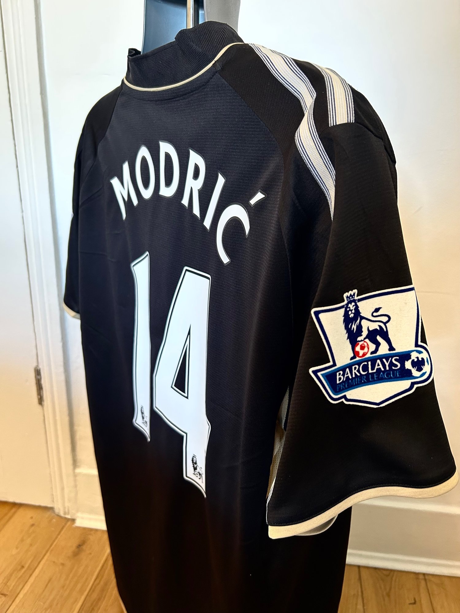 Image of Tottenham Hotspur “MODRIC 14” 2008/09 Third Shirt + PL patches (XL)