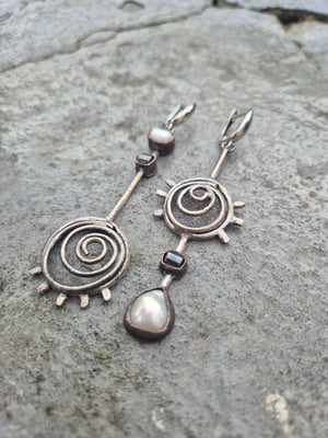 Pearl and hematite earrings 