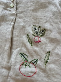 Image 4 of ‘Garden salad’ 100% made in Italy linen shirt with hand embroidery 