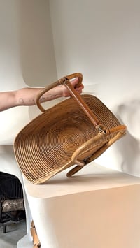 Image 3 of Porte-revue rotin attribué à Viva del sud 