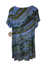 Image 5 of ♻️ UPCYCLED S V-Neck Tee in Earthy Overdyed Ice Dye