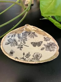 Vintage floral - clam shell trinket trays 