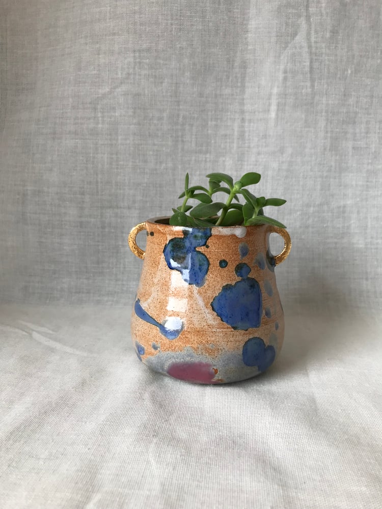 Image of Gold handled planter 