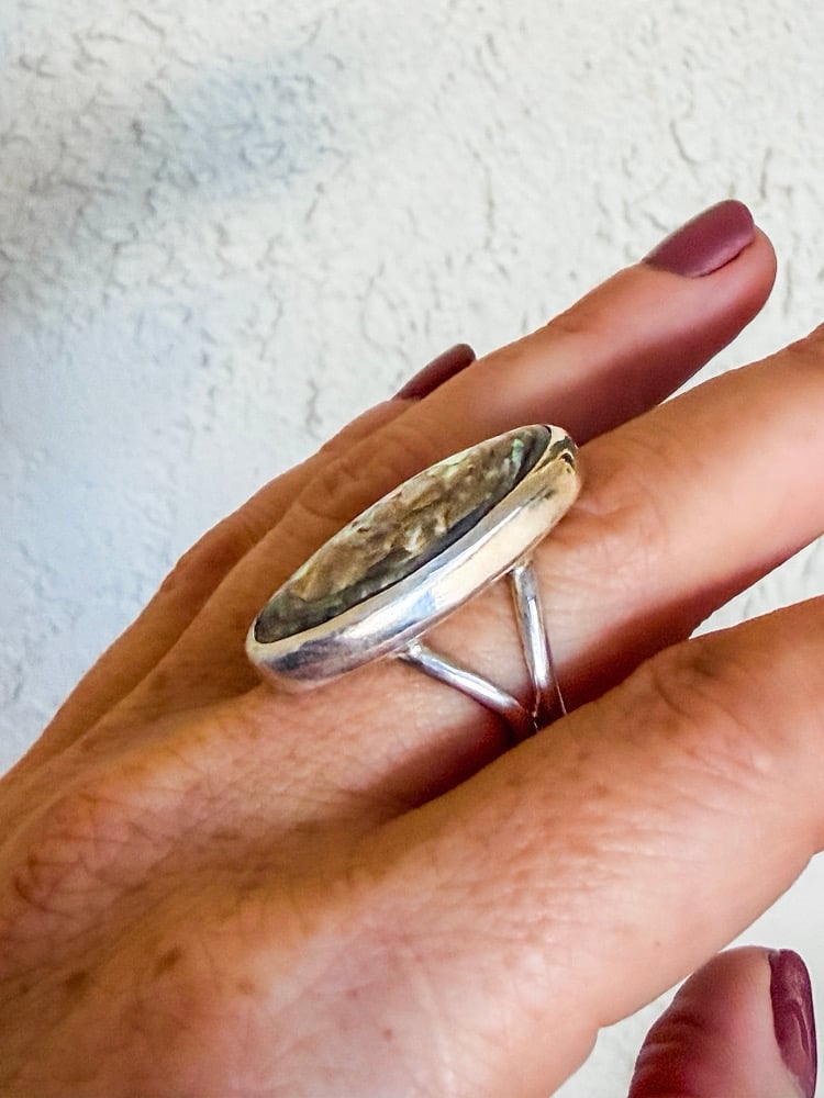 ABALONE RING / Size 8 Image 4