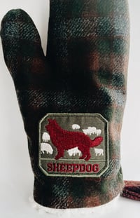 Image 3 of sheepdog oven mitt
