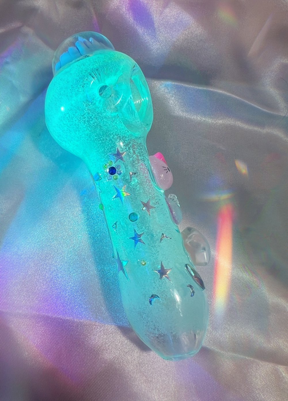 Hello kitty glow pipe 🌟