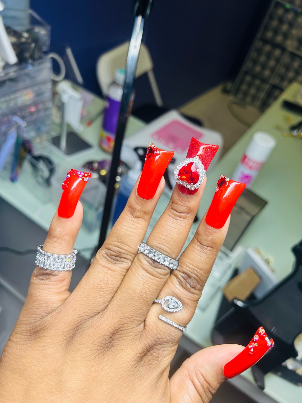 Moon Cut V-Day Duck Nails 