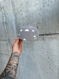 Image 4 of GRAY PARTLY CLOUDY PINK VISOR CHICAGO CUBS CUSTOM FITTED CAP