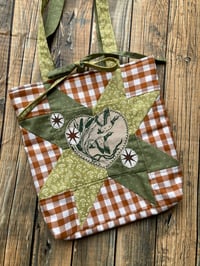 Image 2 of ducks <3 quilted star bag