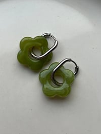 Image 1 of Stainless Steel Olive Green Resin Flower Huggies