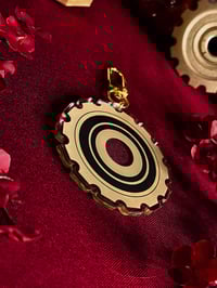 Image 2 of ‘the corrupted gear’ keychain (gold keychain) 