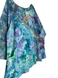 Image 7 of 1XL Cotton Woven Forager Top in Mermaid Watercolor Ice Dye