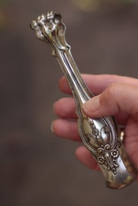 Image 1 of grosse Zuckerzange, Historistisch, mit Dachspfoten und Monogram 