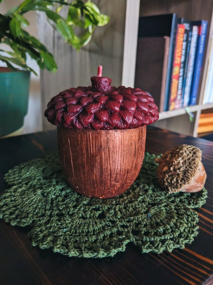 Image of Acorn candle 