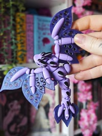 Image 1 of Mini dragón morado y negro