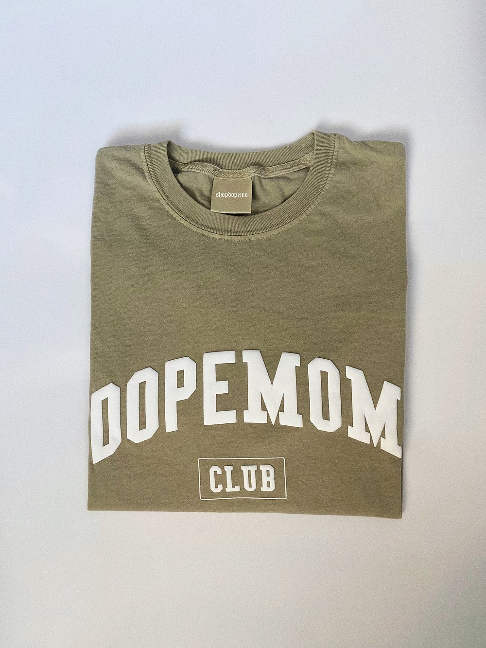 Image of SANDSTONE DOPEMOM CLUB TEE (PRE-ORDER)